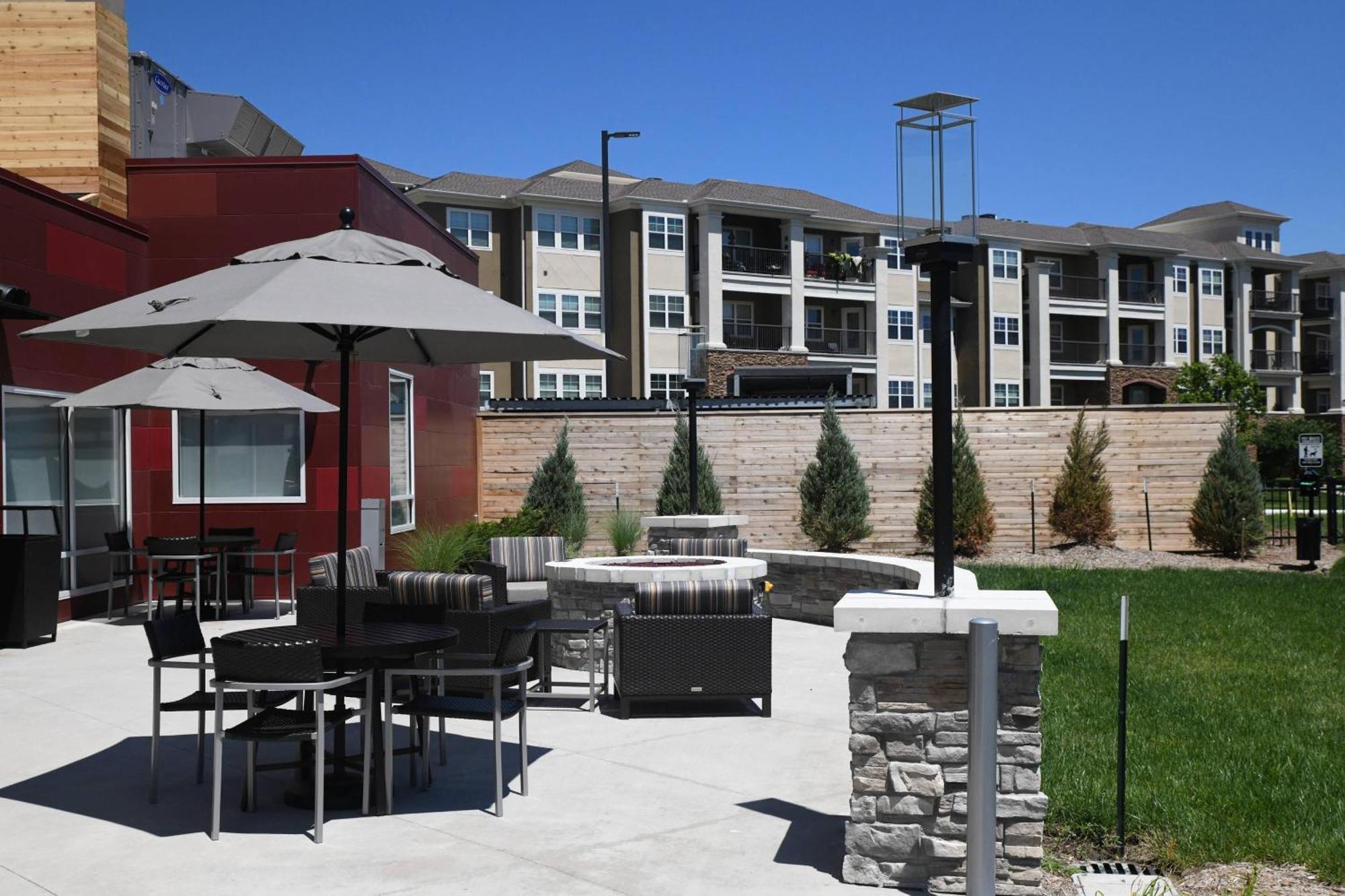 Towneplace Suites Kansas City At Briarcliff Exterior foto